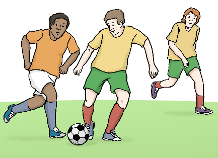 3 Personen laufen. Der eine schießt einen Fußball. Die beiden Menschen rechts sind in einem Team und tragen gelbe T-Shirts. Die Person links ist im gegnerischen Team und trägt ein orangefarbenes T-Shirt.
